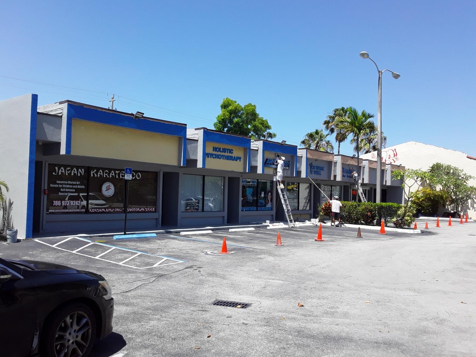 Shopping strip - commercial painting - Hollywood,FL.