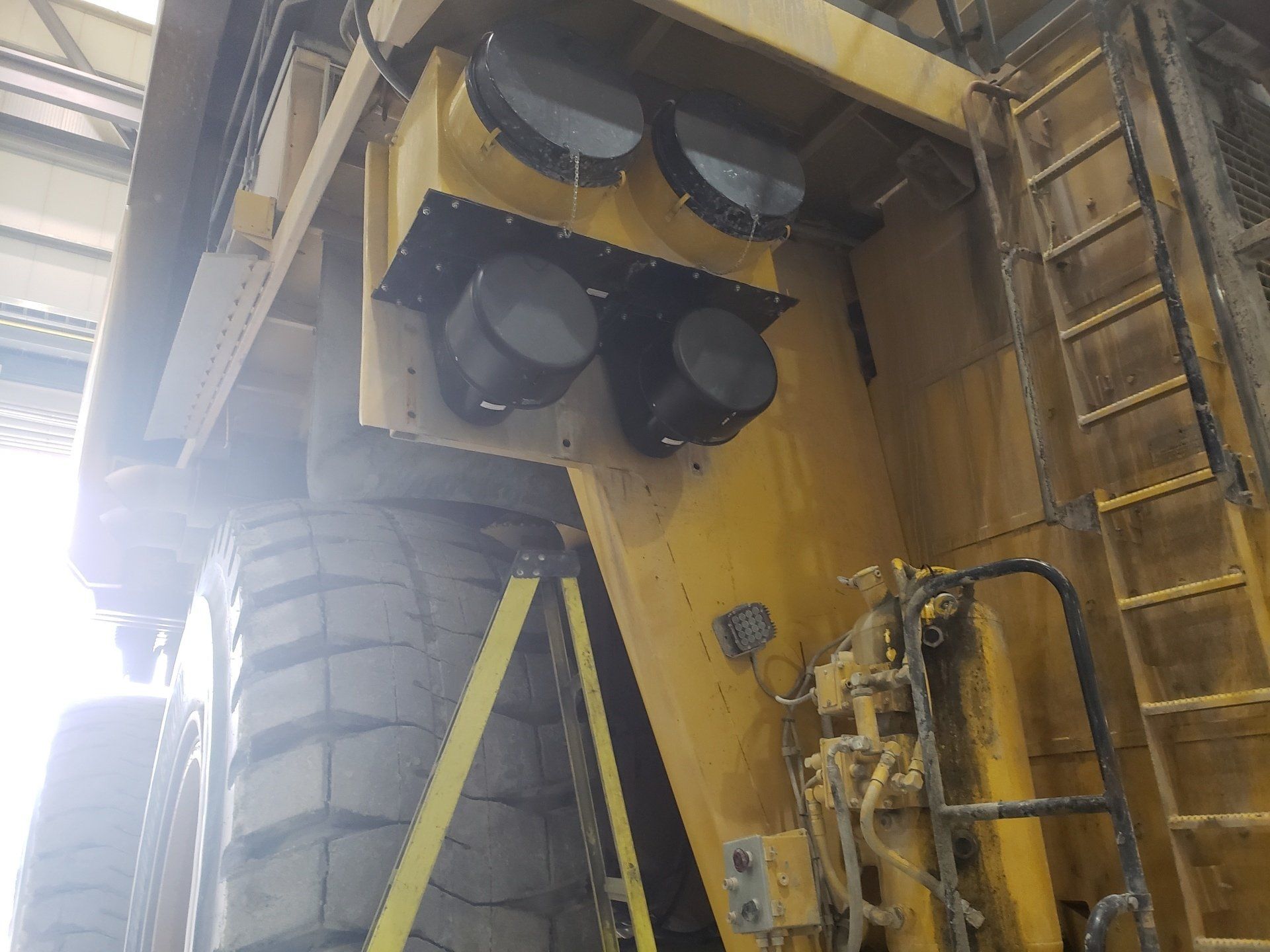 air precleaners for mobile mining equipment