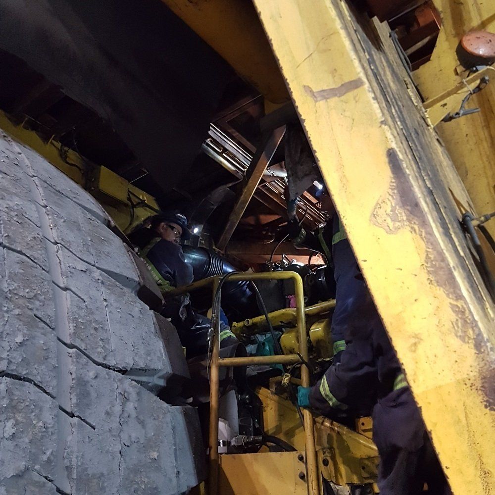 Single wall exhaust pipe for heavy equipment