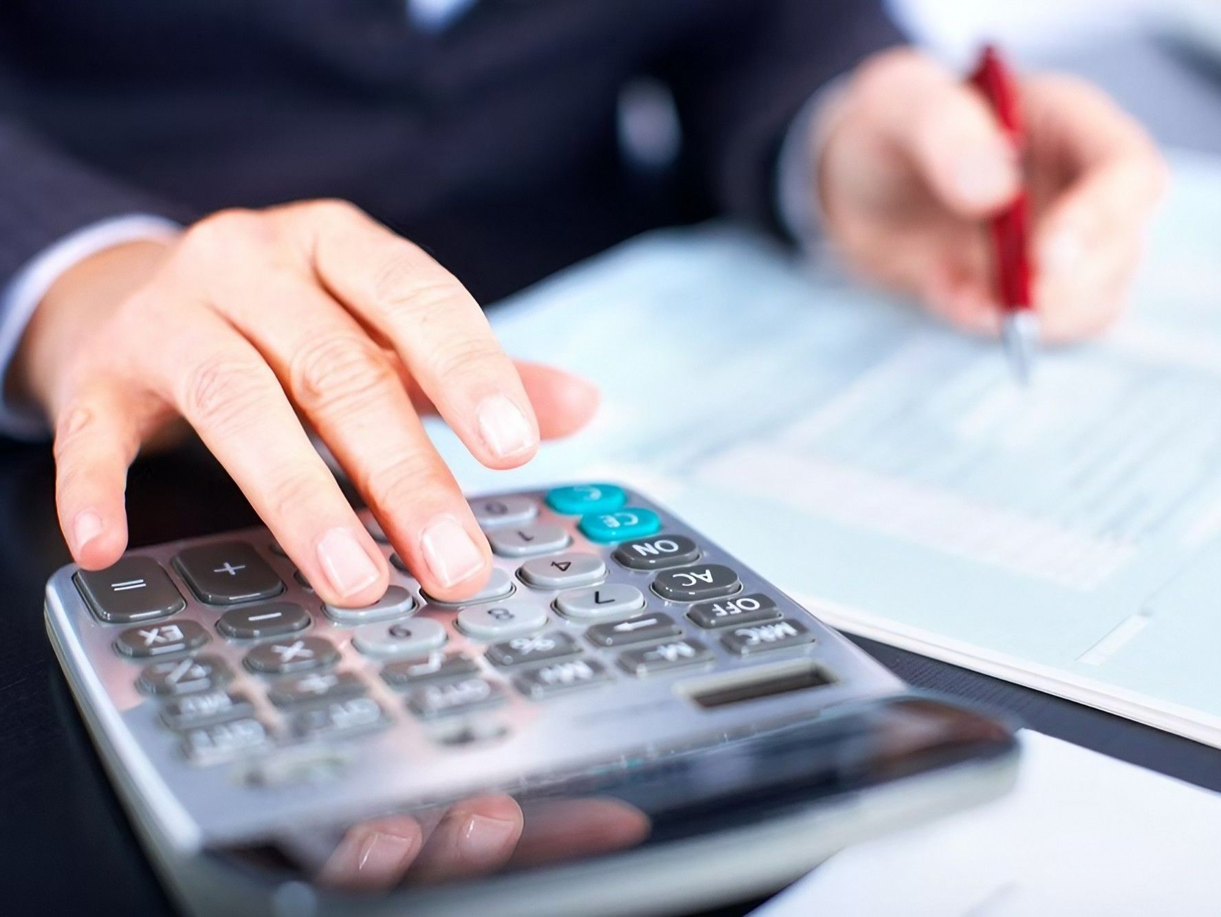 A Person Is Using a Calculator and Writing on Paper — Early Bird Accounts in Tamworth, NSW