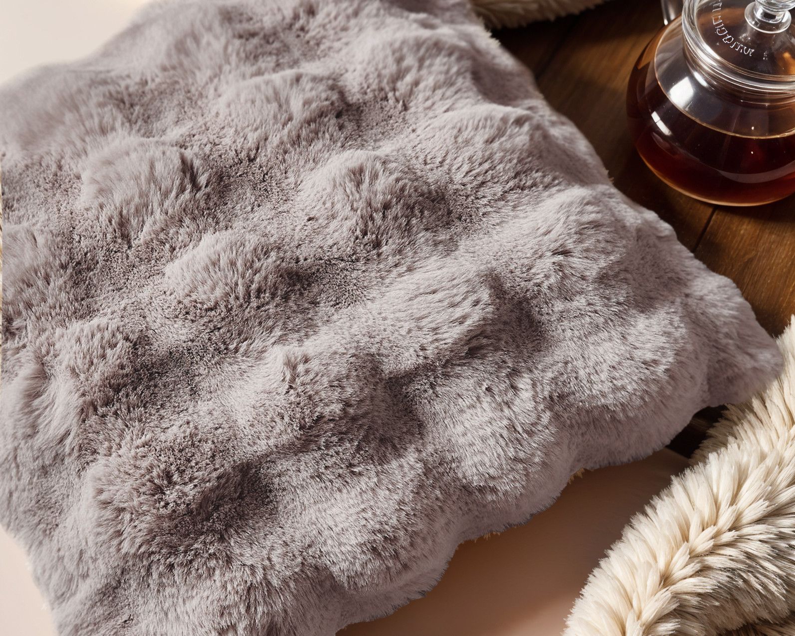 Pom Rabbit Fur sierkussen Taupe/Rose