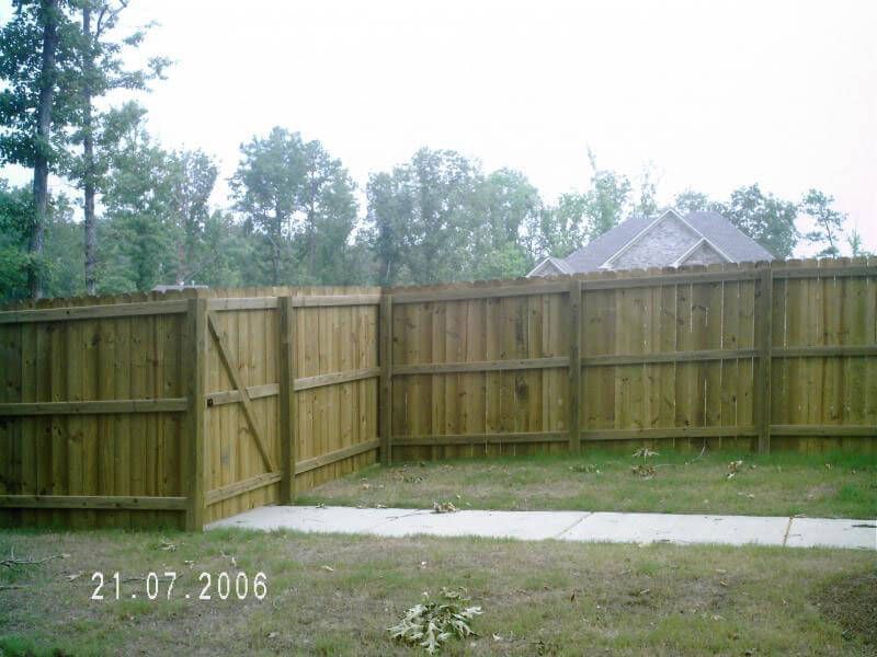 A picture of a wooden fence taken on 21 07 2006