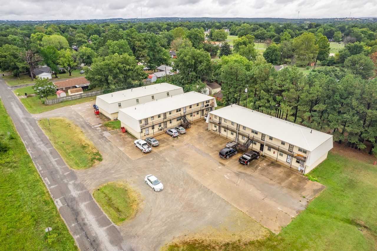 An aerial view of a motel with cars parked in front of it.