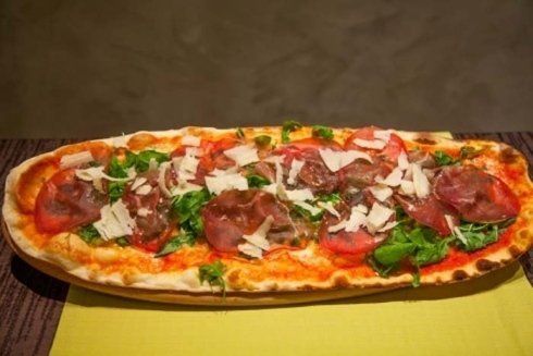 pizza Cavour vista di lato