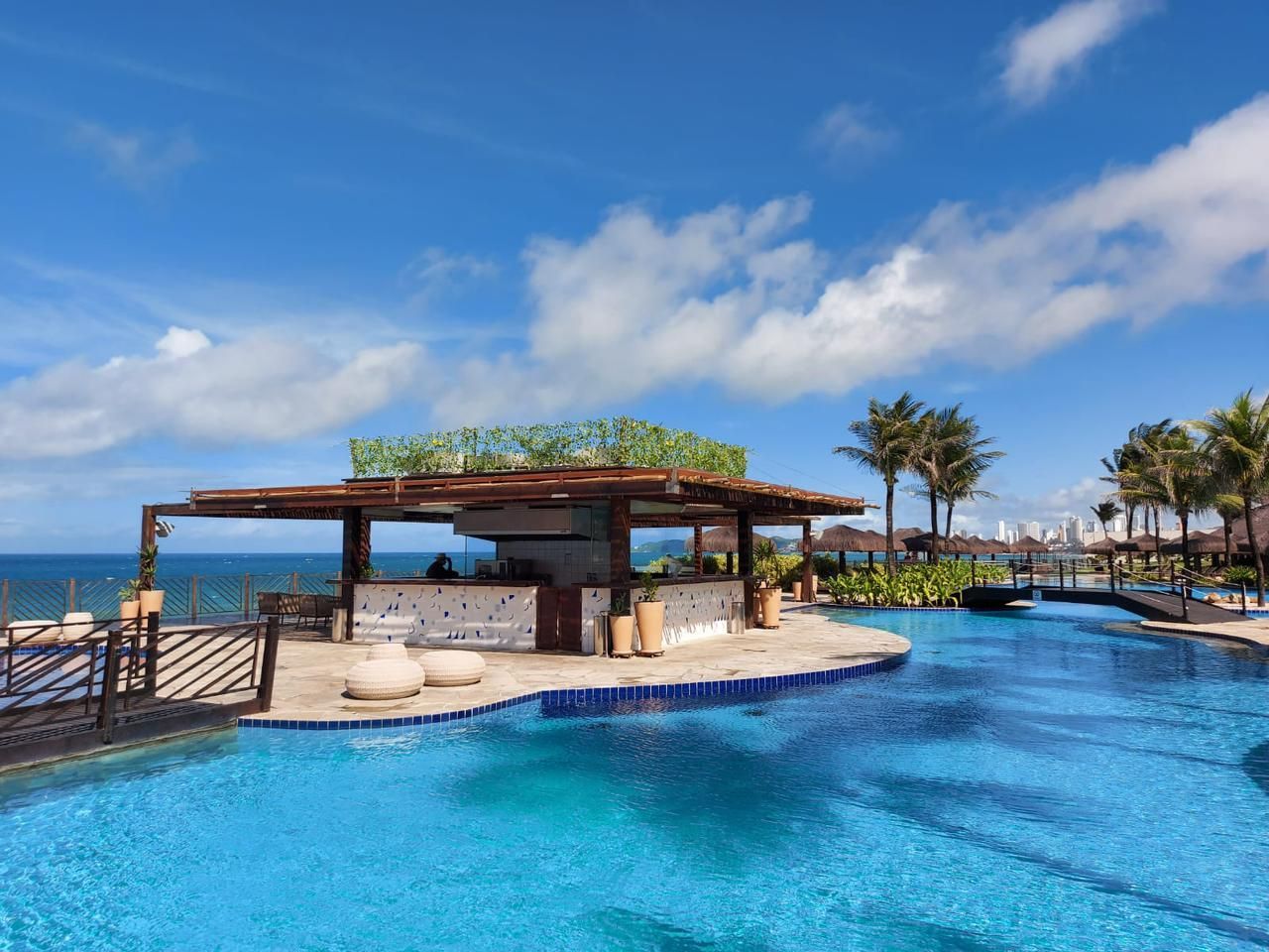 Vis Pool Bar