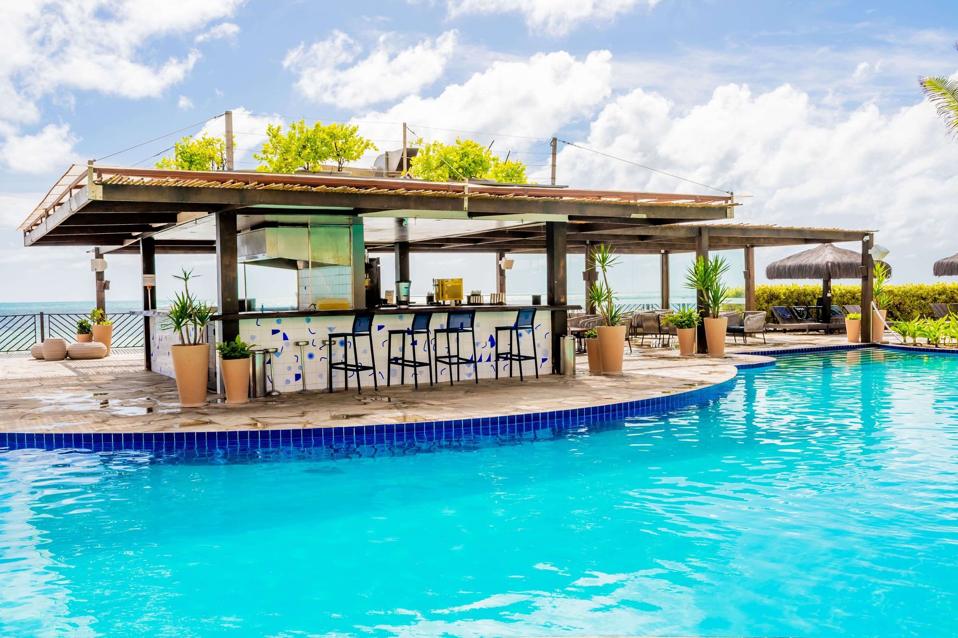 Vis Pool Bar