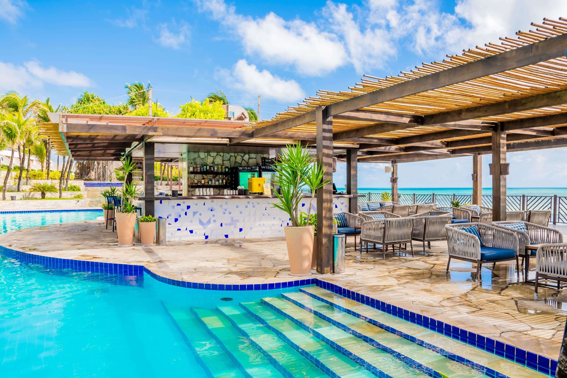Vis Pool Bar