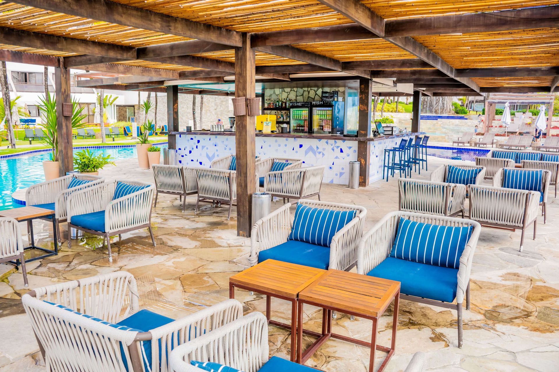 Vis Pool Bar