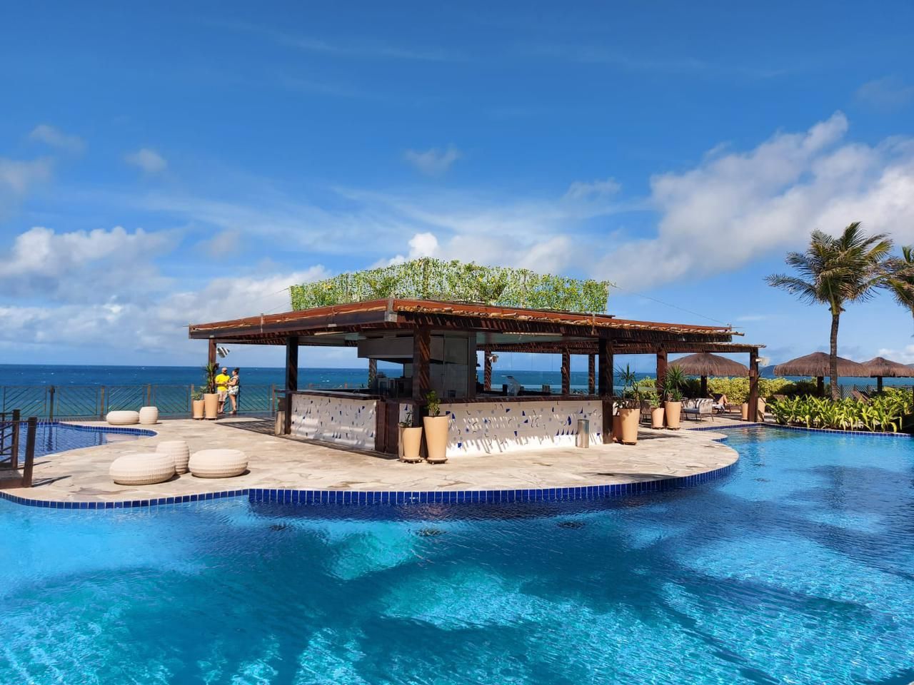 Vis Pool Bar