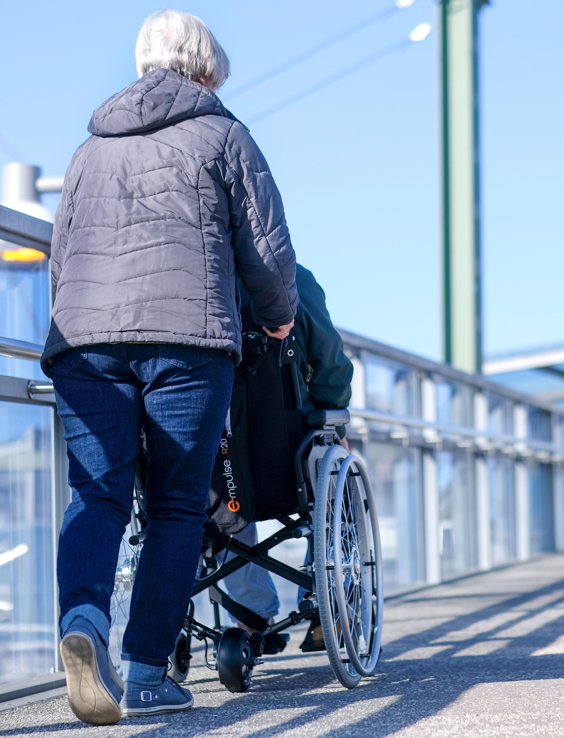 Rollstuhl schieben – so einfach wie noch nie