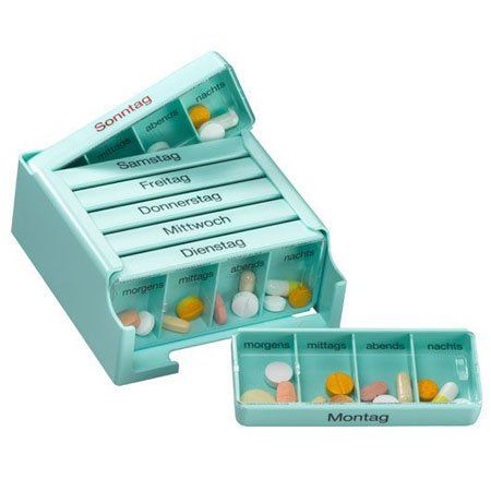 Ein blauer Pillenbehälter mit dem Wort Montag darauf
