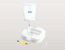 Ein weißer Eimer mit einem daran befestigten gelben Stift.