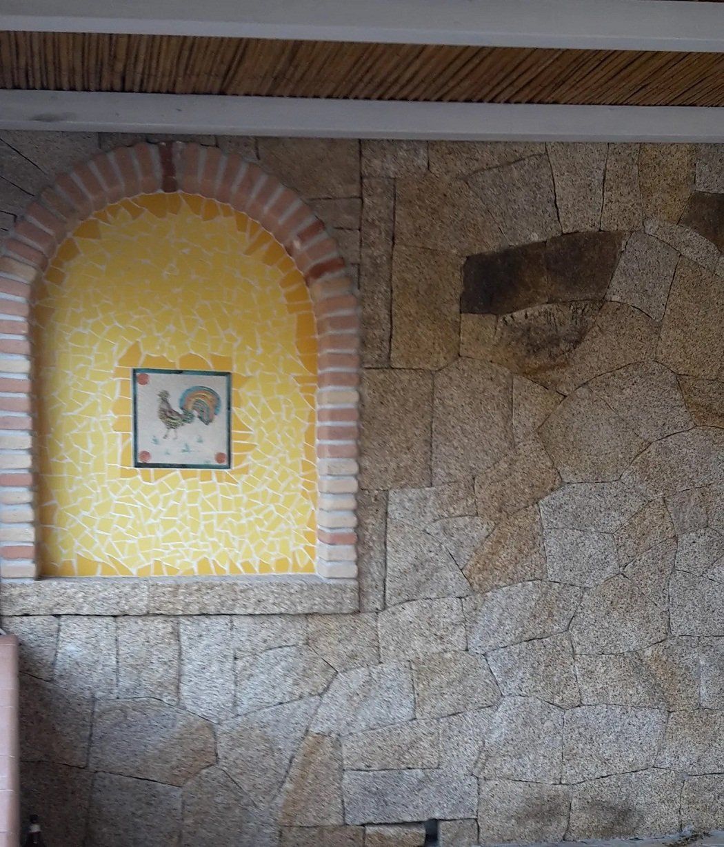 Irregular split cladding