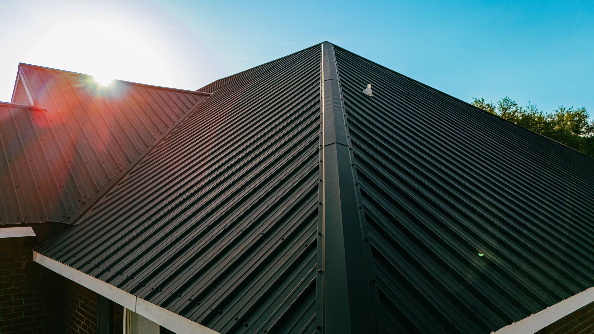 A property with a metal roof on it in Lake City, FL.