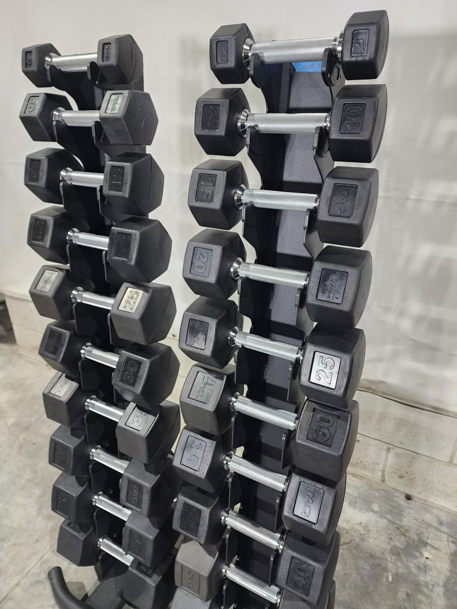 A row of dumbbells stacked on top of each other in a gym.