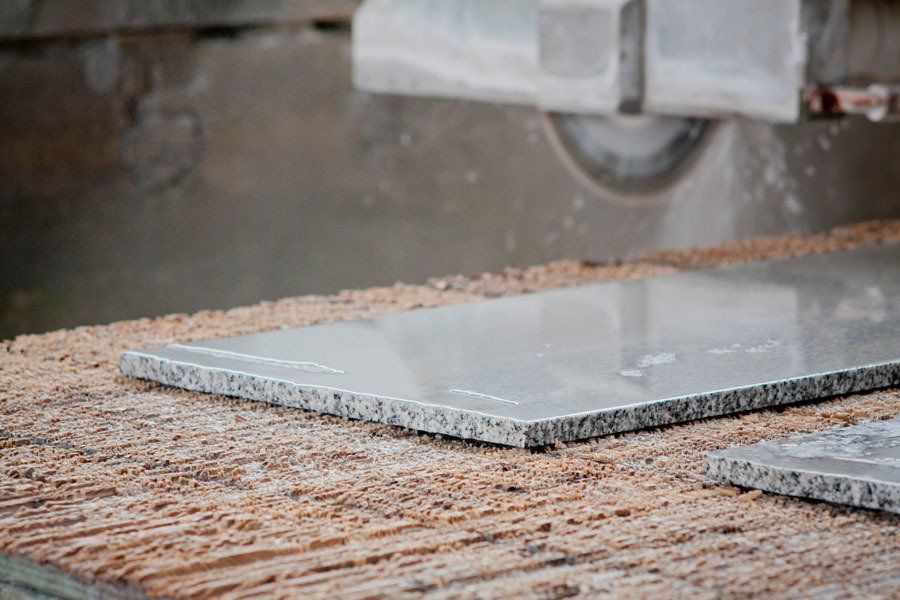 Lavorazione di lapidi per cimiteri