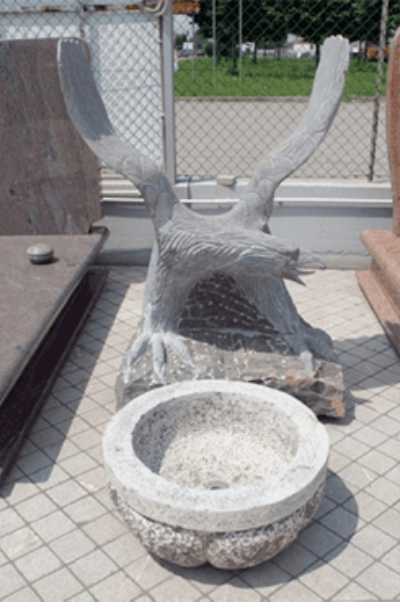 Oggetti sacri in marmo