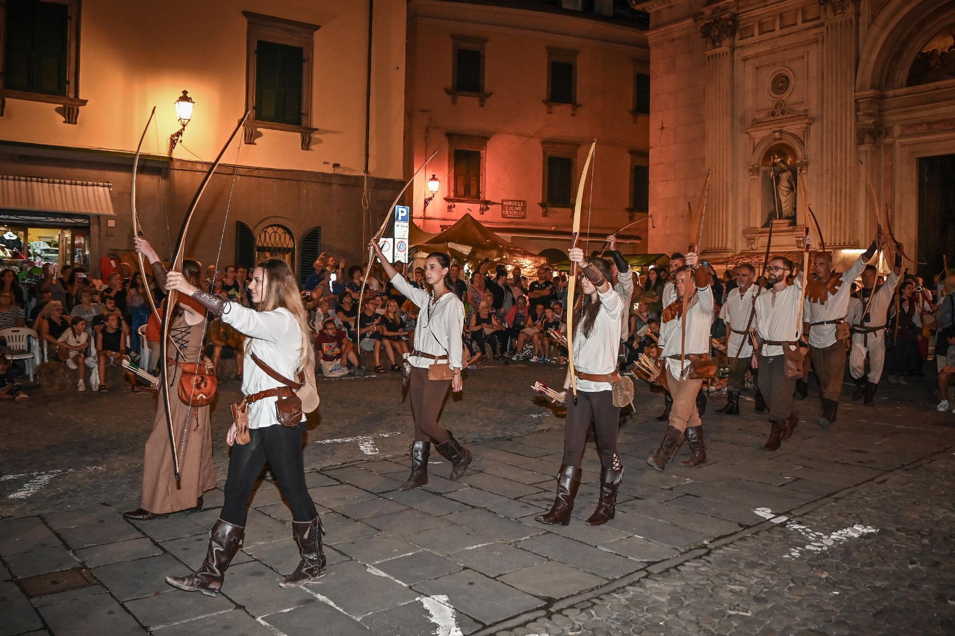 arcieri sfilata Pontremoli