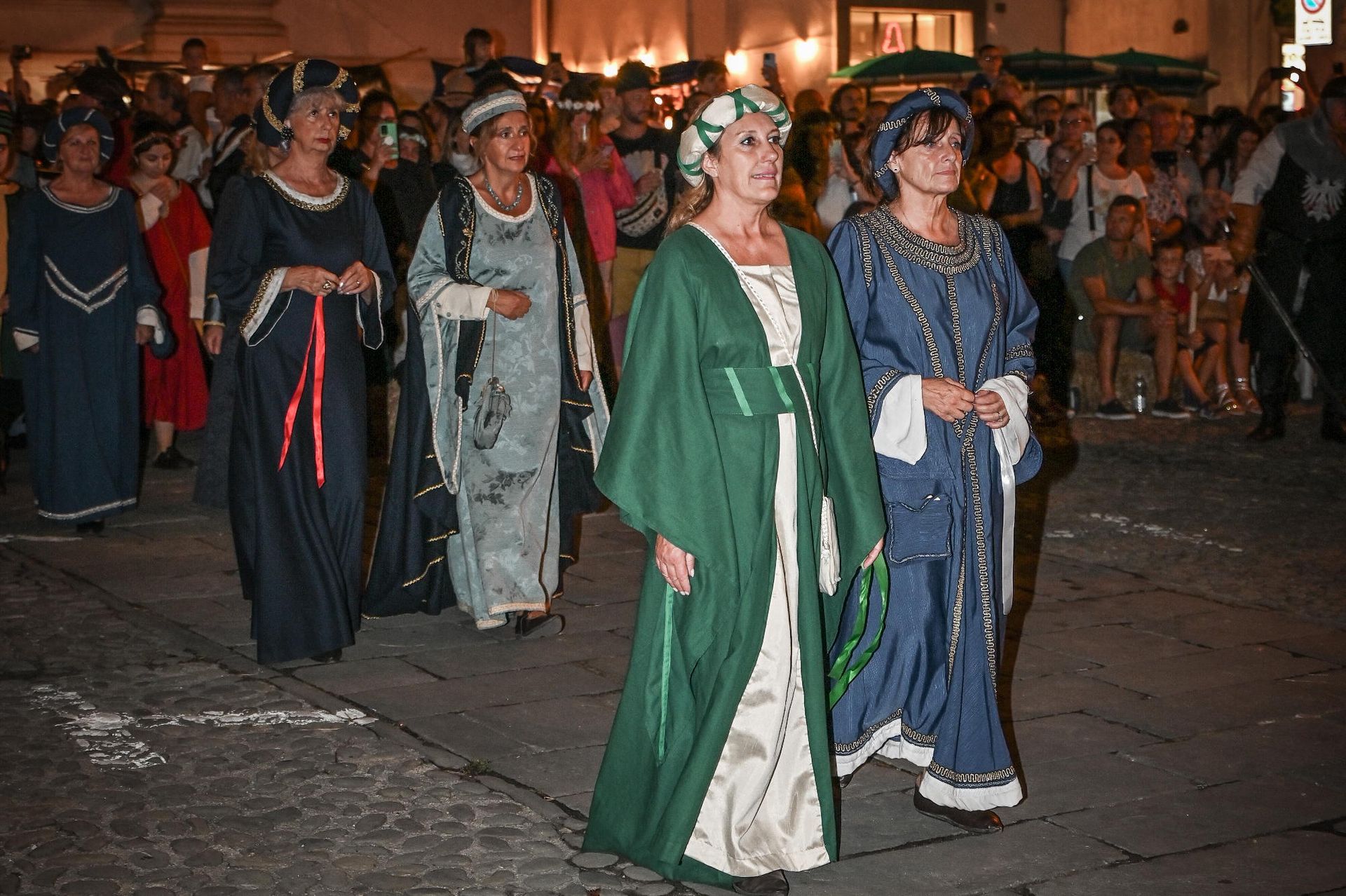 sfilata danzatrici Medievalis Pontremoli