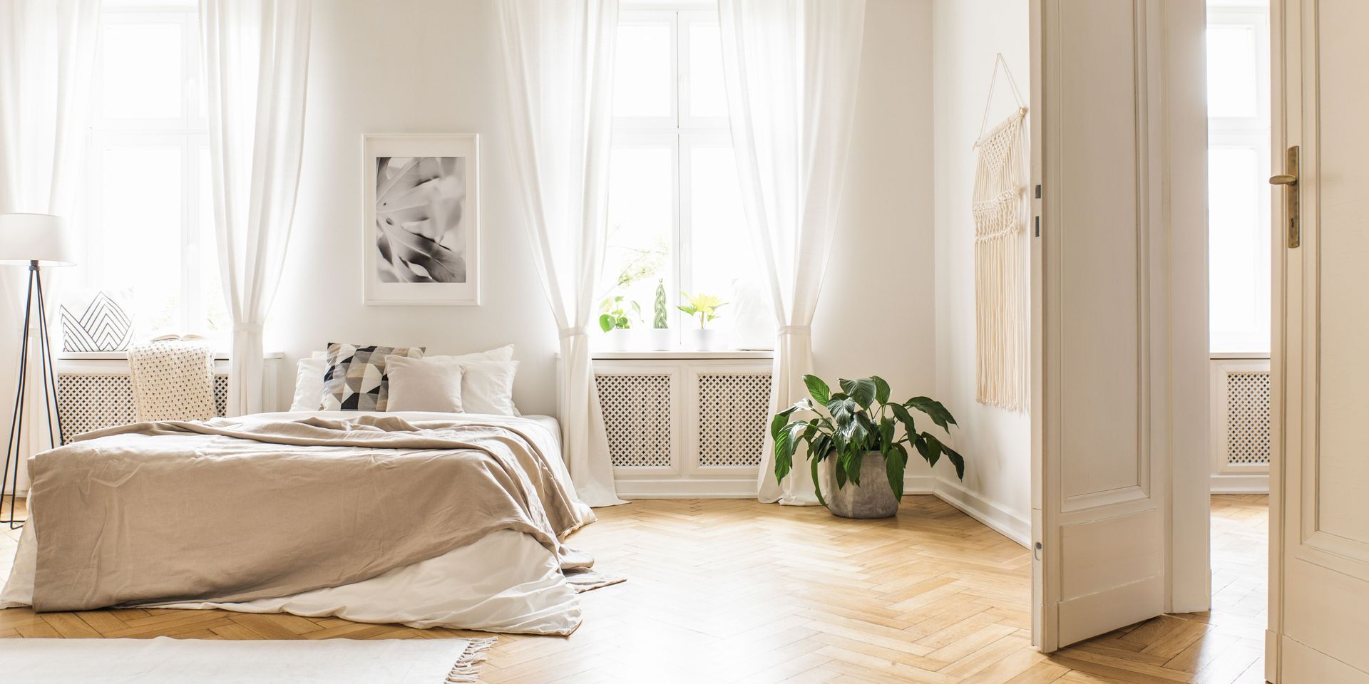 How to Match Curtains with Cushions and Bed Throws for a Cohesive Design 1