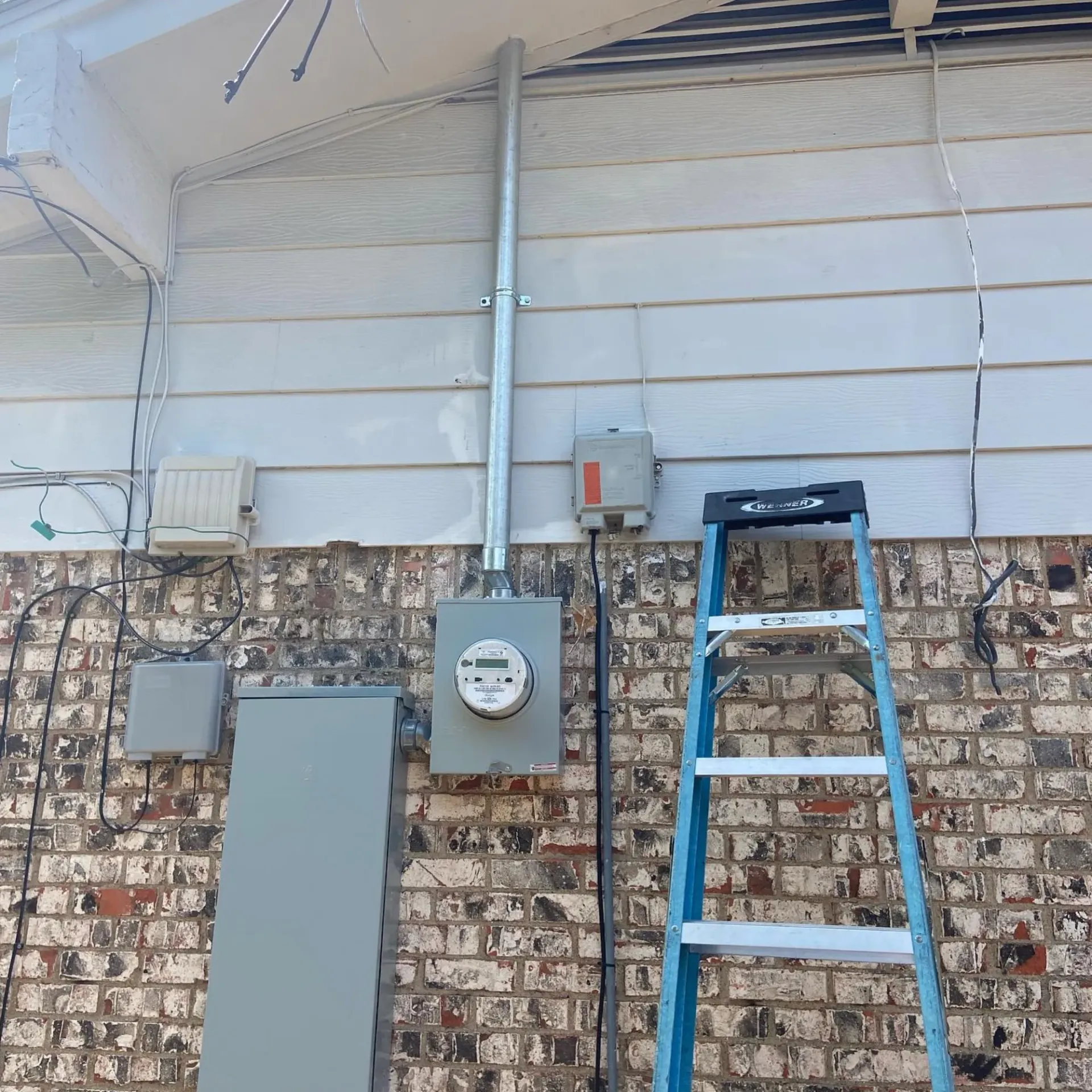 Panther City Electric LLC - A ladder is sitting on the side of a brick building