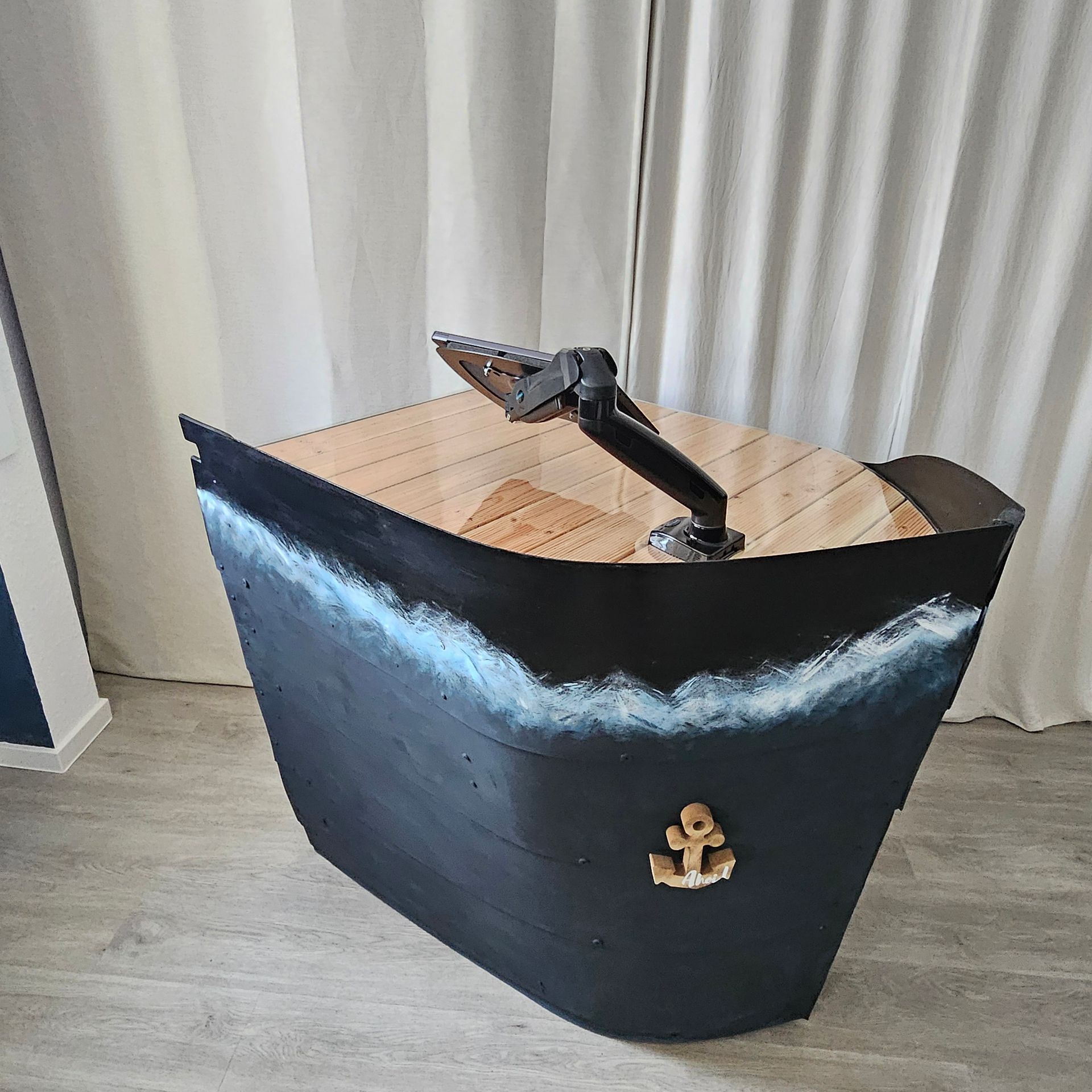 Upcycling Design Schreibtisch Unikat von Nordfische Upcycling Design Schreibtisch Unikat von Nordfische mit Rollen und Notebook Halterung Rückansicht