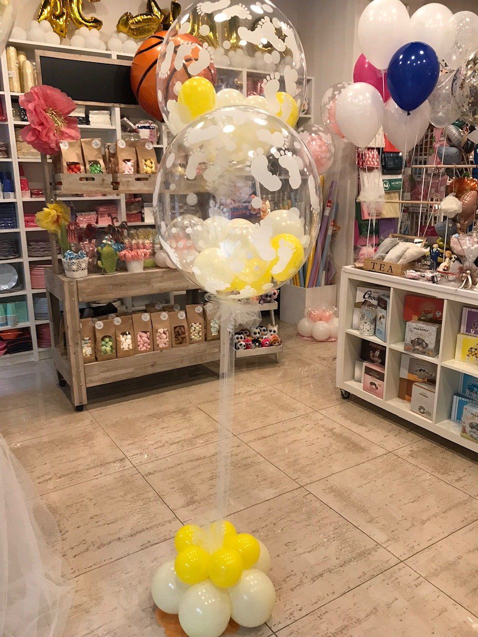 decorazione con palloncini gialli