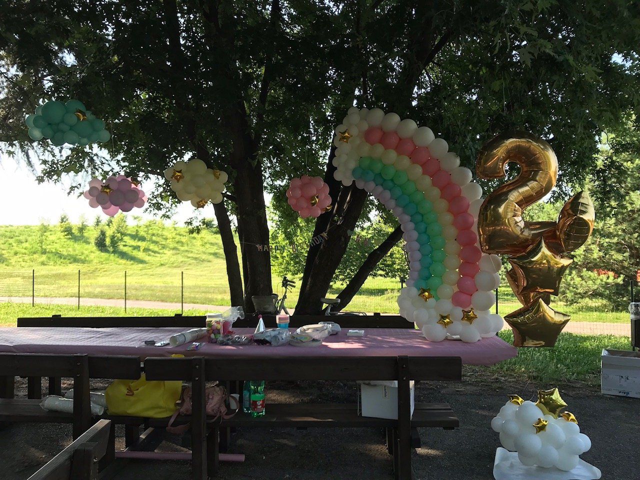 palloncini per compleanno all'esterno