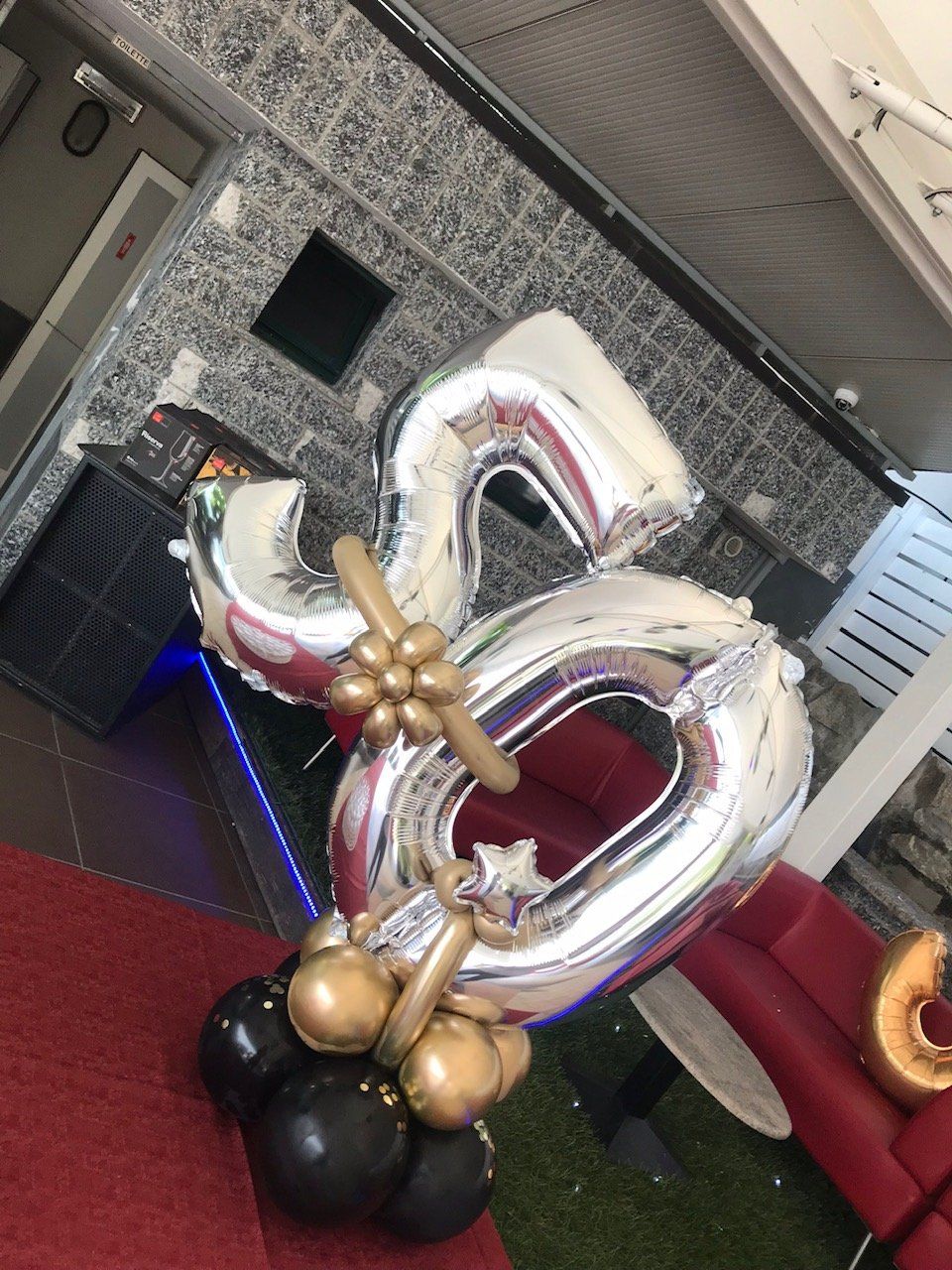 composizione con palloncini per cinquantesimo compleanno