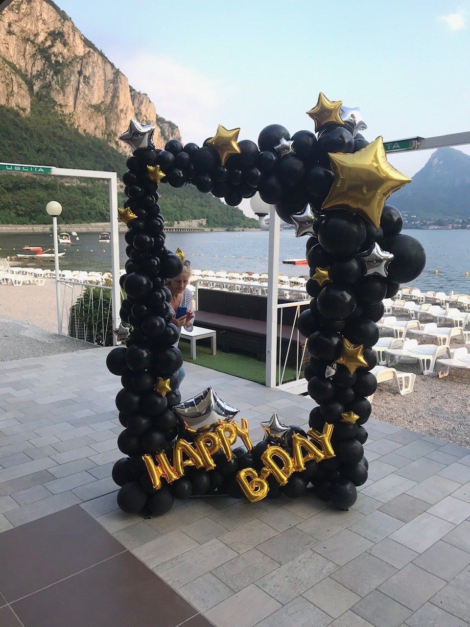 composizione con palloncini neri