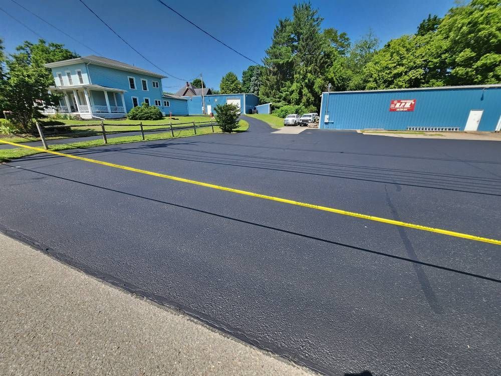 Asphalt Sealcoating