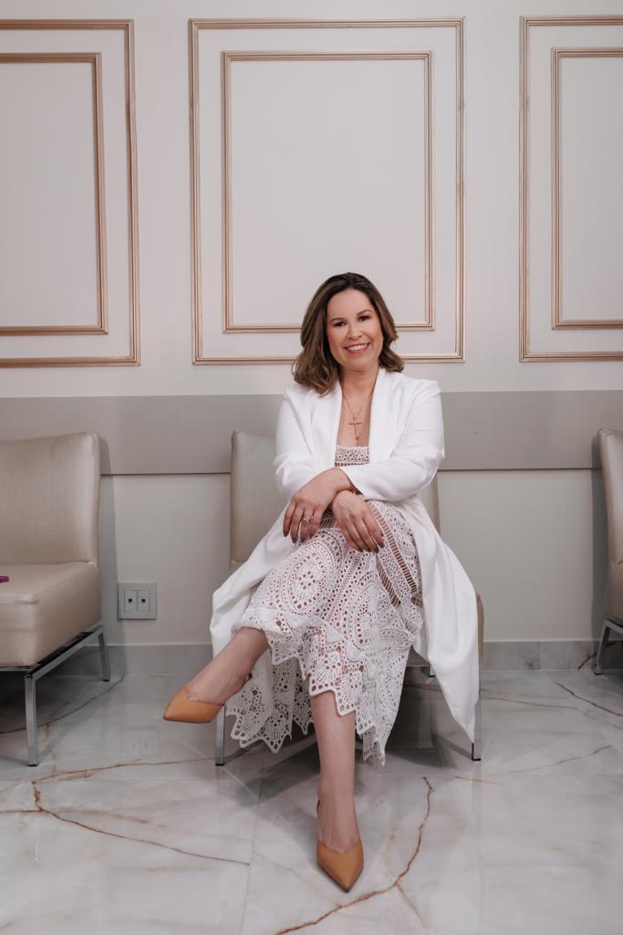Dra. Tassiana Mourão - Médica dermatologista