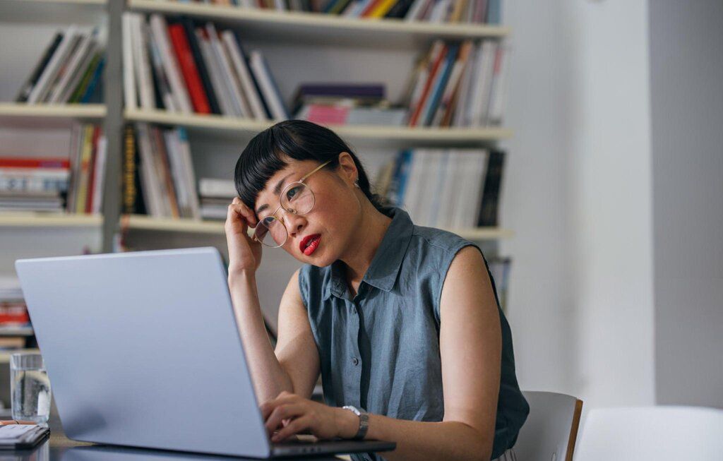 businesswoman doing PPC campaign