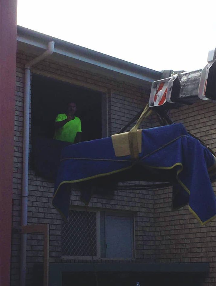 Signaling the Crane | Maryborough, QLD | Adam Charles Removals