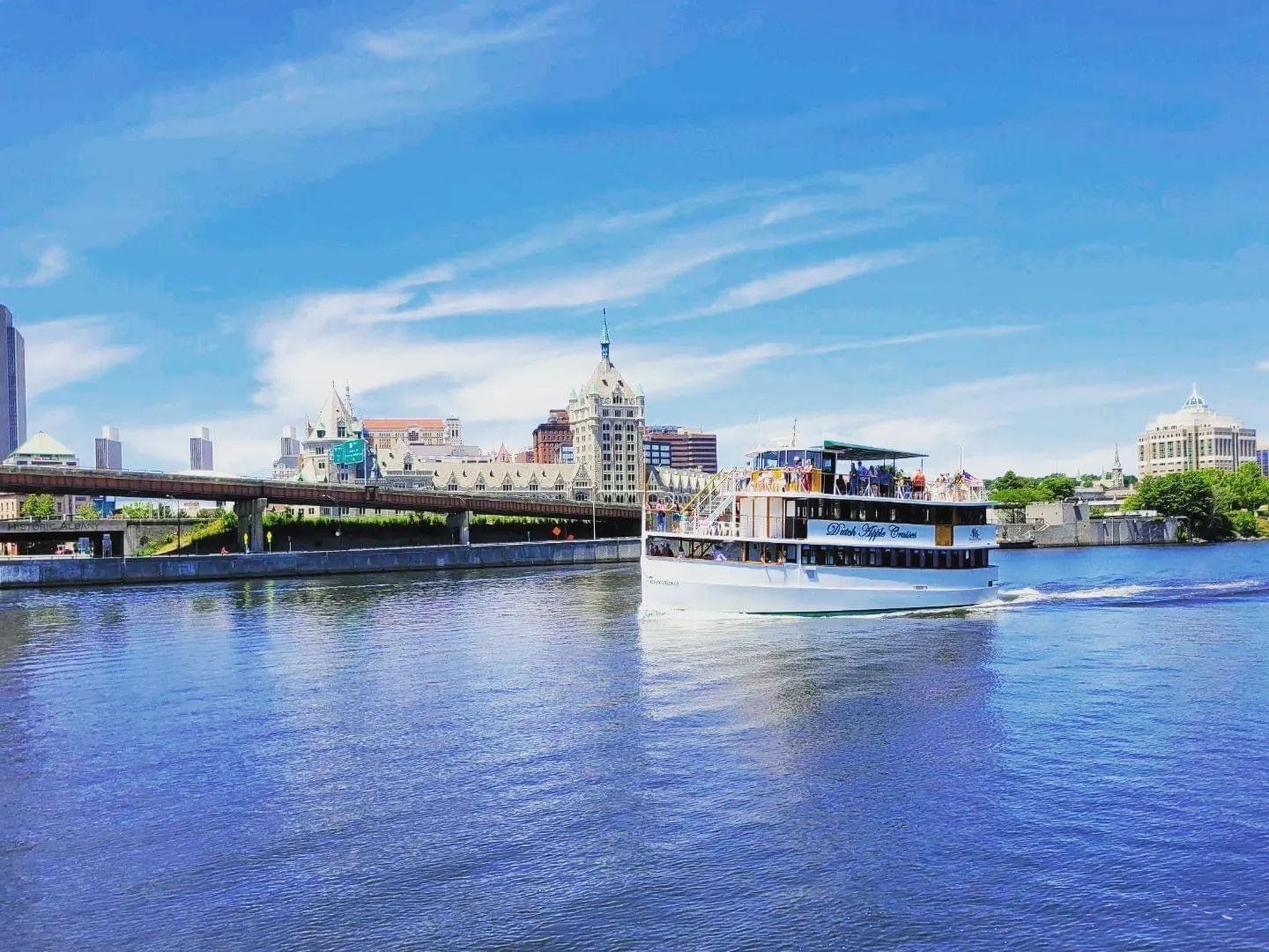 Dutch Apple Cruises Albany's Riverboat