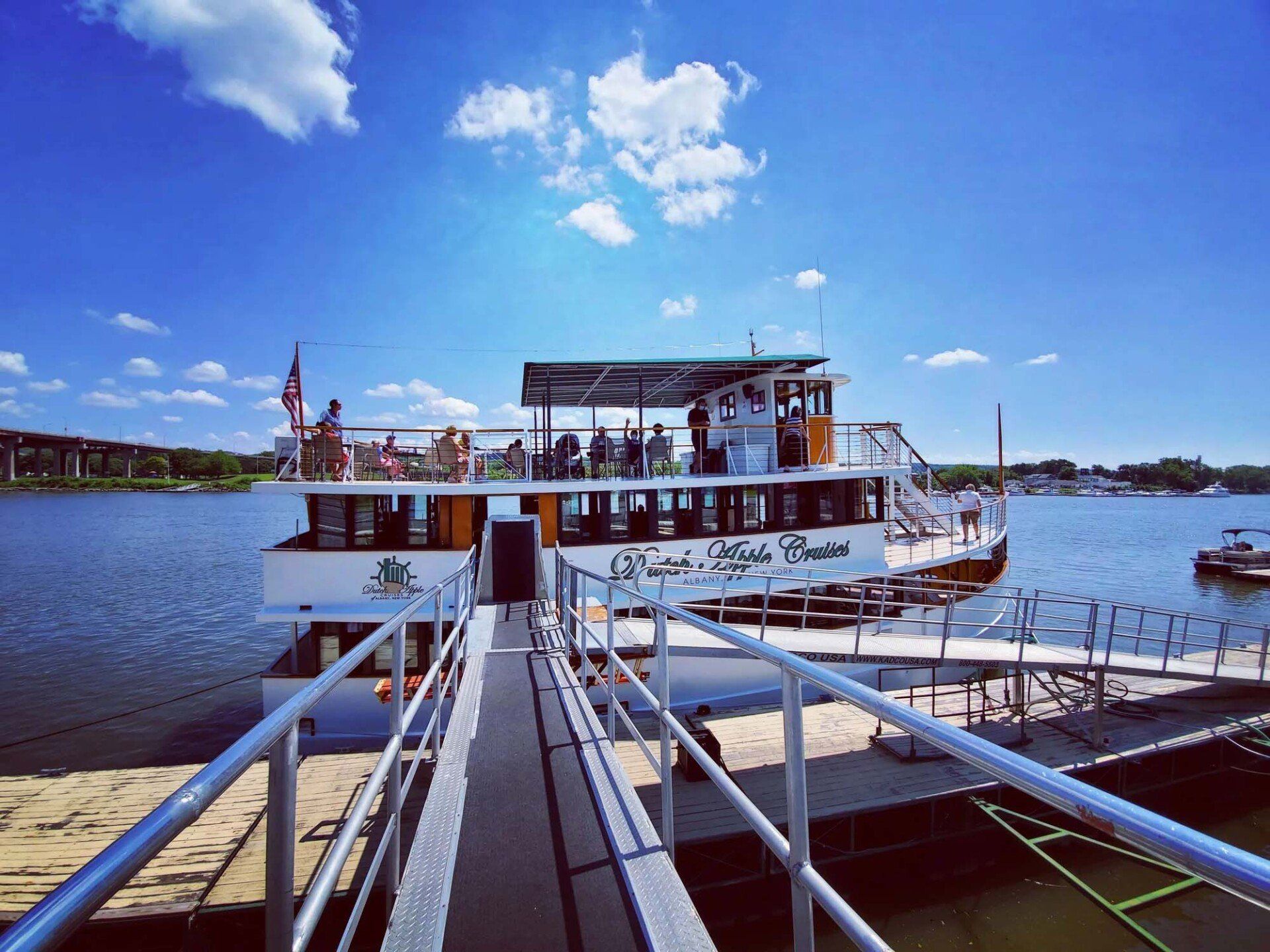 River boat — Albany, NY — Dutch Apple Cruises