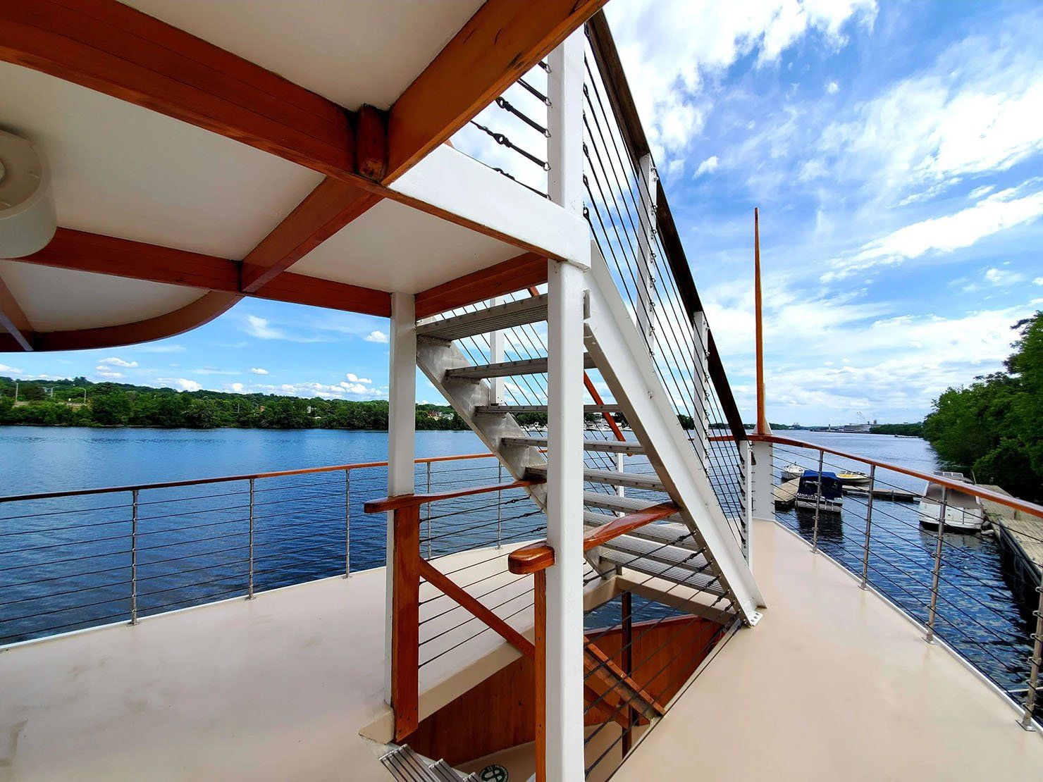 Mid deck front bow — Albany, NY — Dutch Apple Cruises