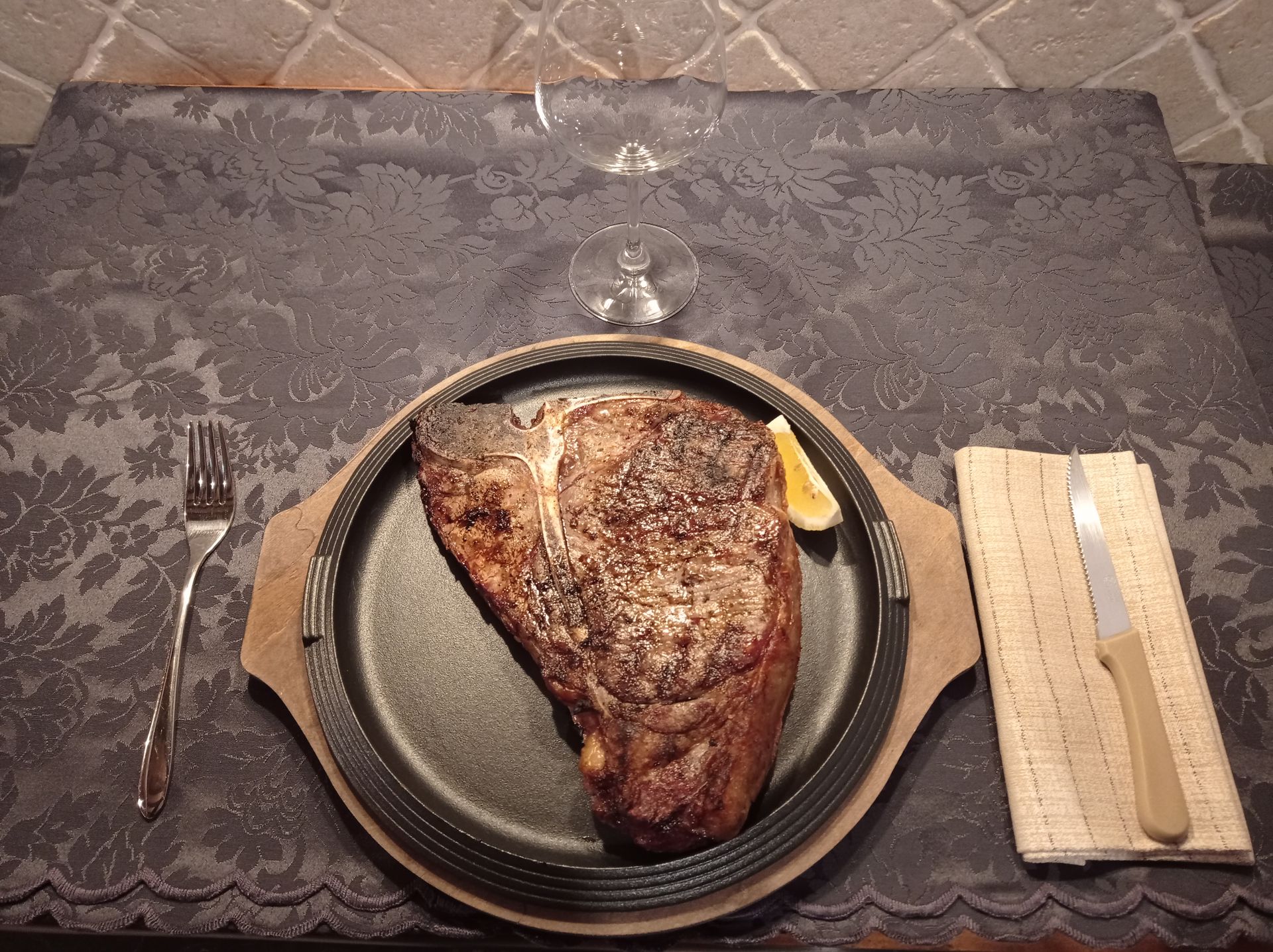 mattonella decorata all'ingresso dell'appartamento per vacanze Nocio