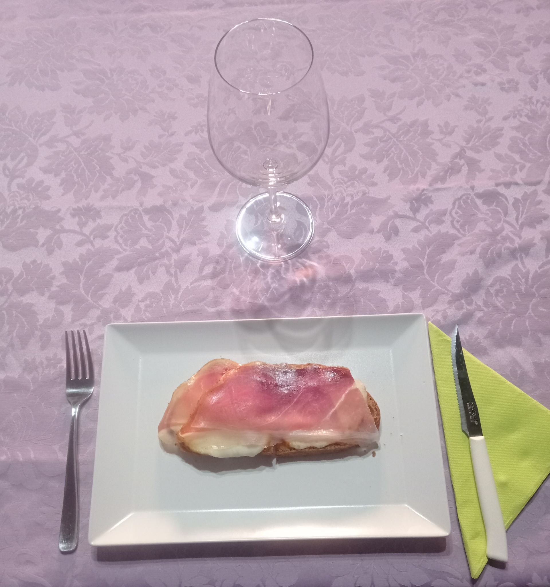 mattonella decorata all'ingresso dell'appartamento per vacanze Nocio