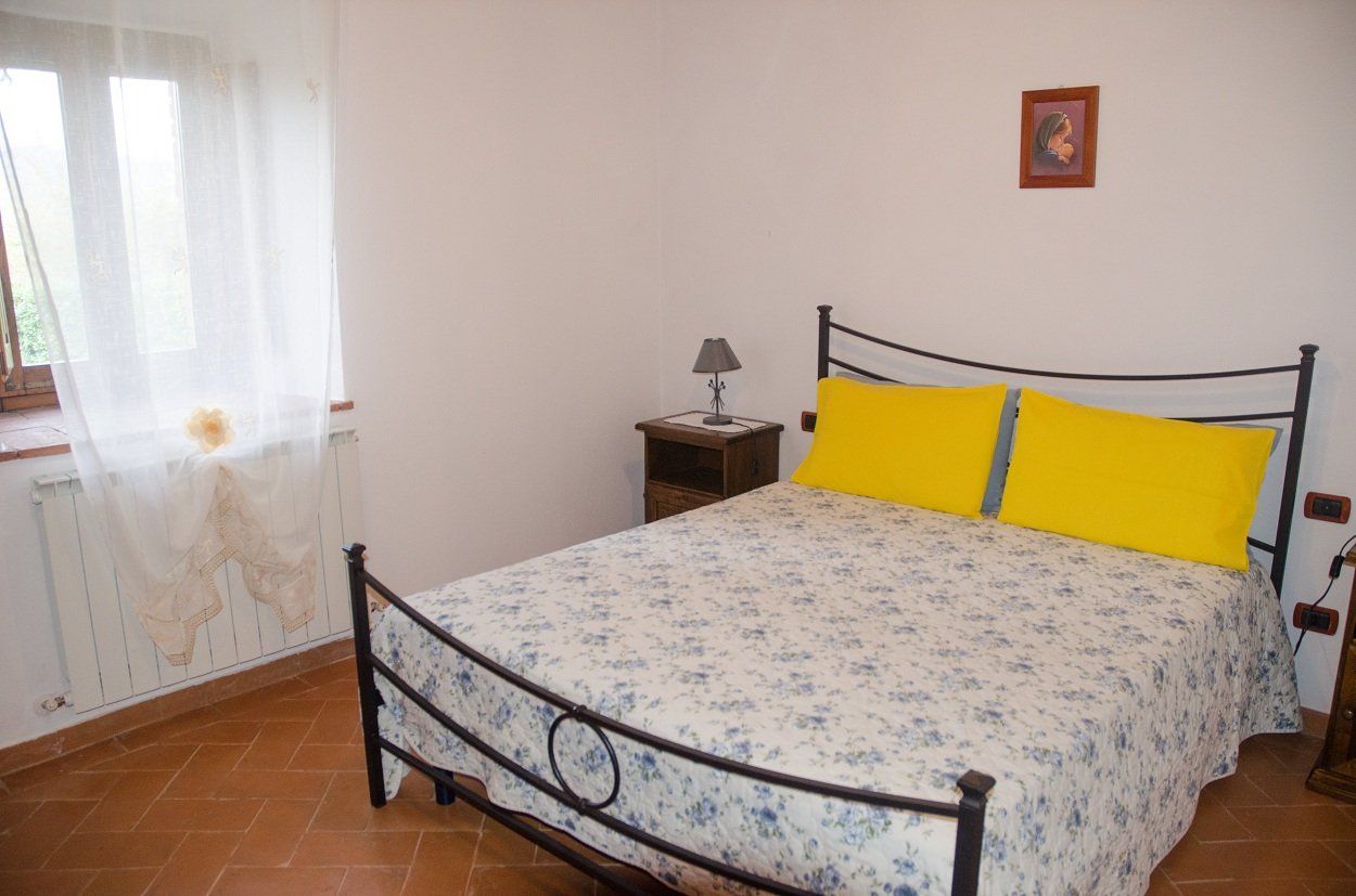 camera con letto matrimoniale