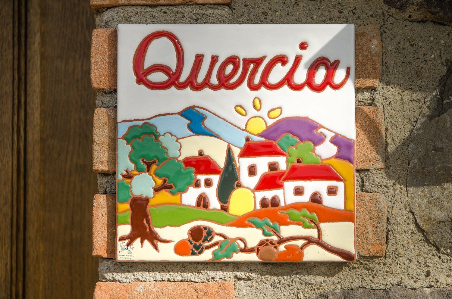 mattonella decorata all'ingresso dell'appartamento Quercia