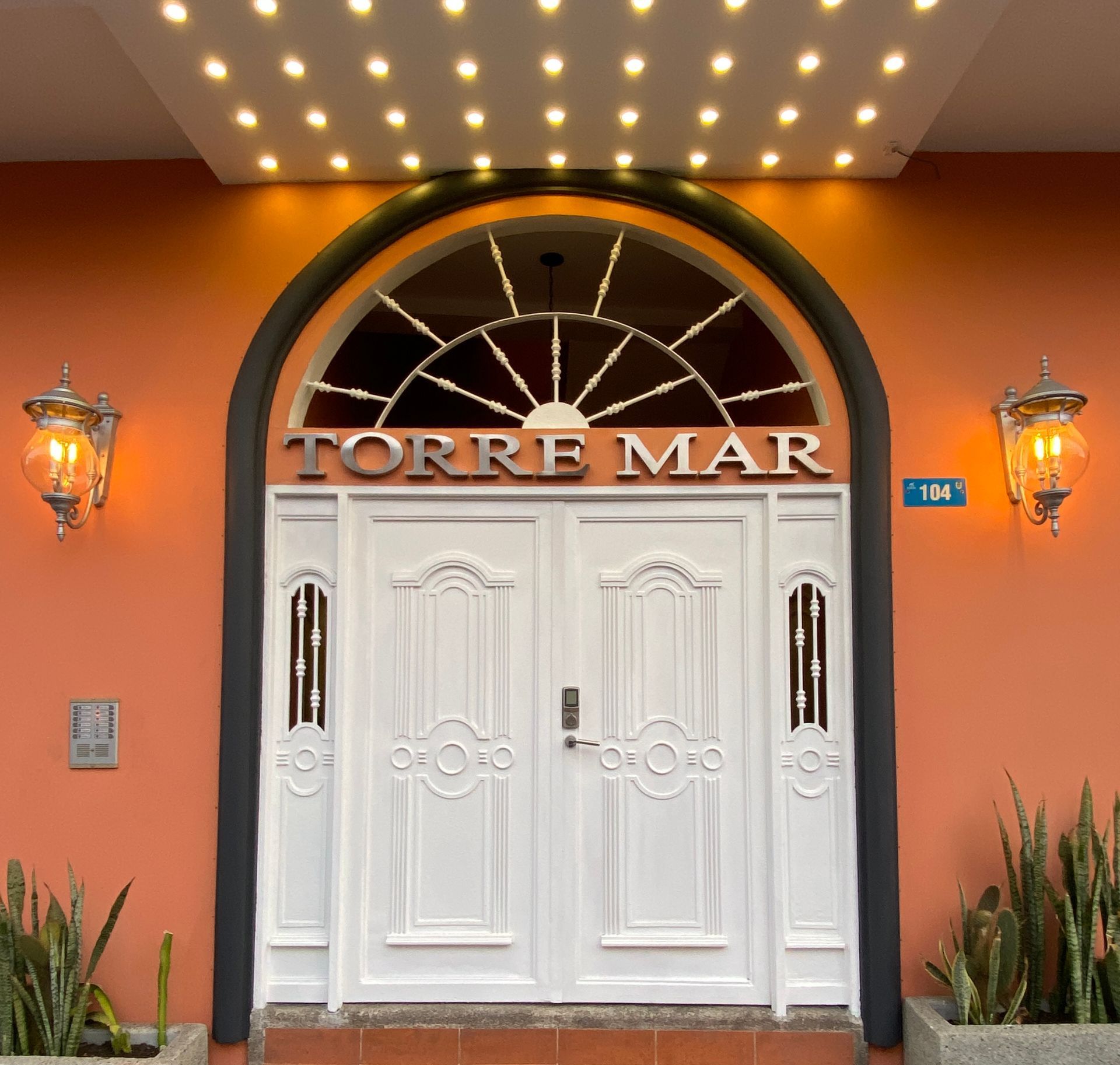 A white door with the word torre mar on it