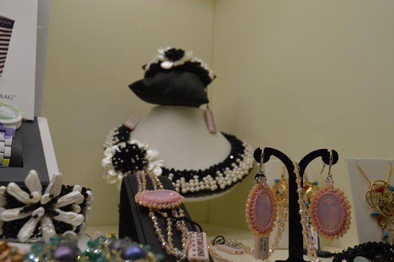 alcuni gioielli con perle preziose