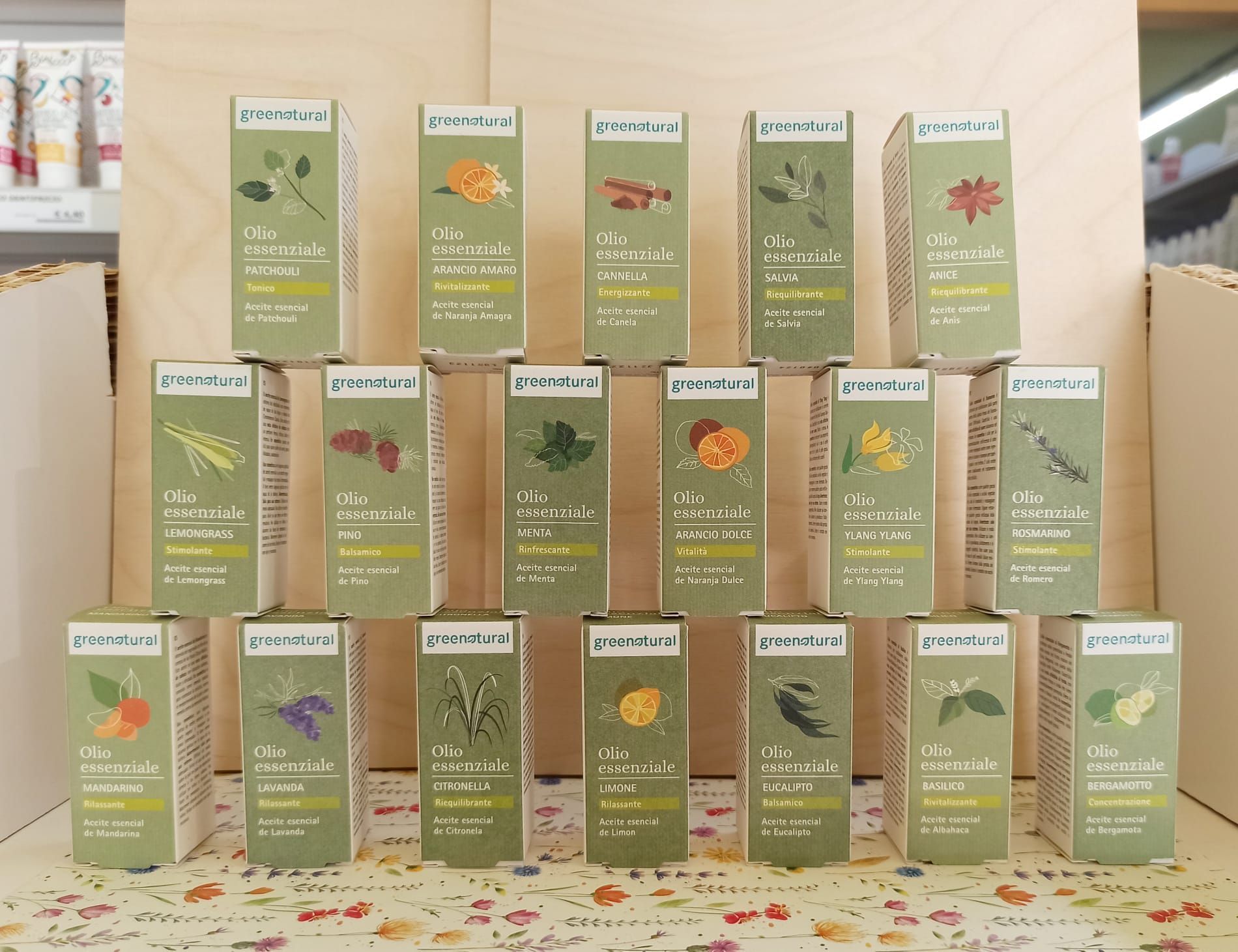 Greenatural Oli Essenziali da Airone a Poggibonsi Siena. ottenuti per distillazione in corrente di vapore o per spremitura. Sono veri e propri concentrati di natura. Puri al 100% sono utilizzati per la cura del corpo e dell'anima grazie all'aromaterapia, alla cosmetica e ottimi per profumare ambienti e biancheria.