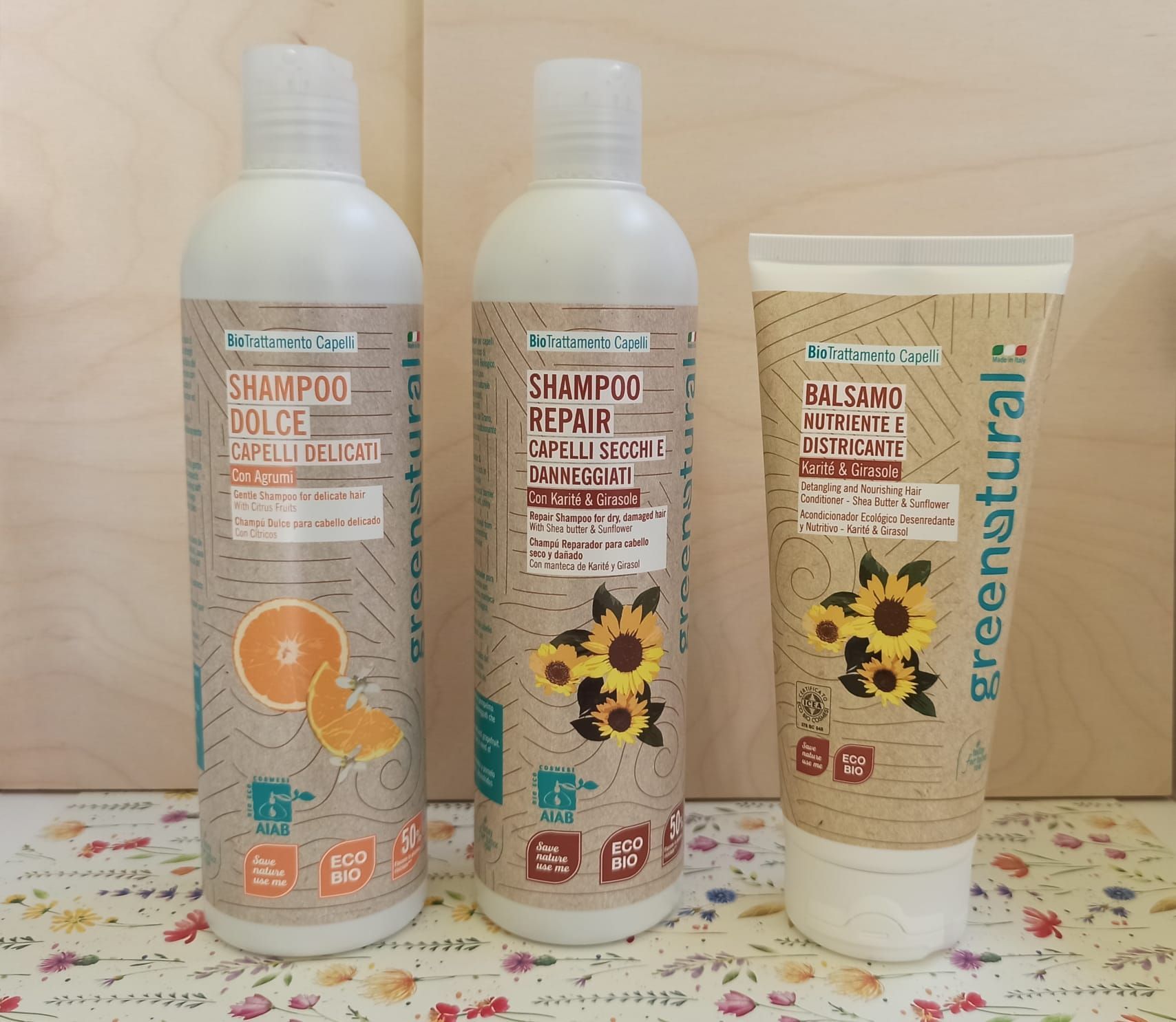 Greenatural linea Original da Airone a Poggibonsi Siena. Bio detergenti ideali per l' uso quotidiano di tutta la famiglia. Con certificazioni Eco Bio Cosmesi e Cosmesi Naturale Icea.
Shampoo dolce, shampoo repair e balsamo capelli.