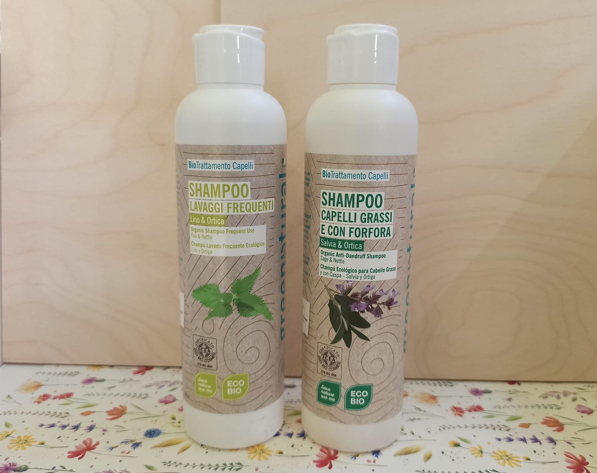Greenatural linea Original da Airone a Poggibonsi Siena. Bio detergenti ideali per l' uso quotidiano di tutta la famiglia. Con certificazioni Eco Bio Cosmesi e Cosmesi Naturale Icea.
Shampoo lavaggi frequenti, shampoo capelli grassi e con forfora.
