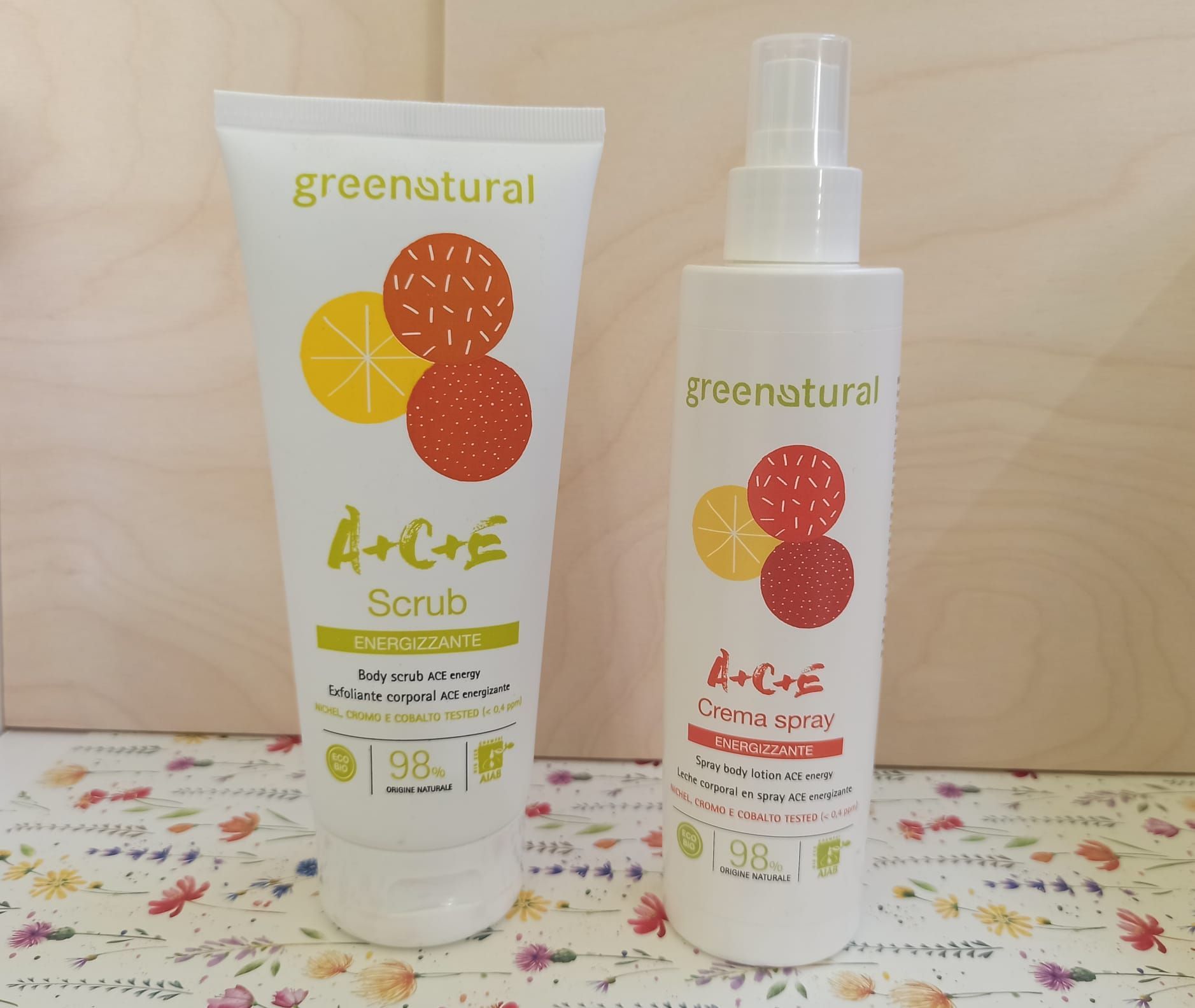 Greenatural linea Ace da Airone a Poggibonsi Siena. Con vero succo di arancia, carota e limone così che la pelle ed i capelli possano beneficiare di tutta l'energia delle italiane A, C ed E.
Scrub e crema corpo.