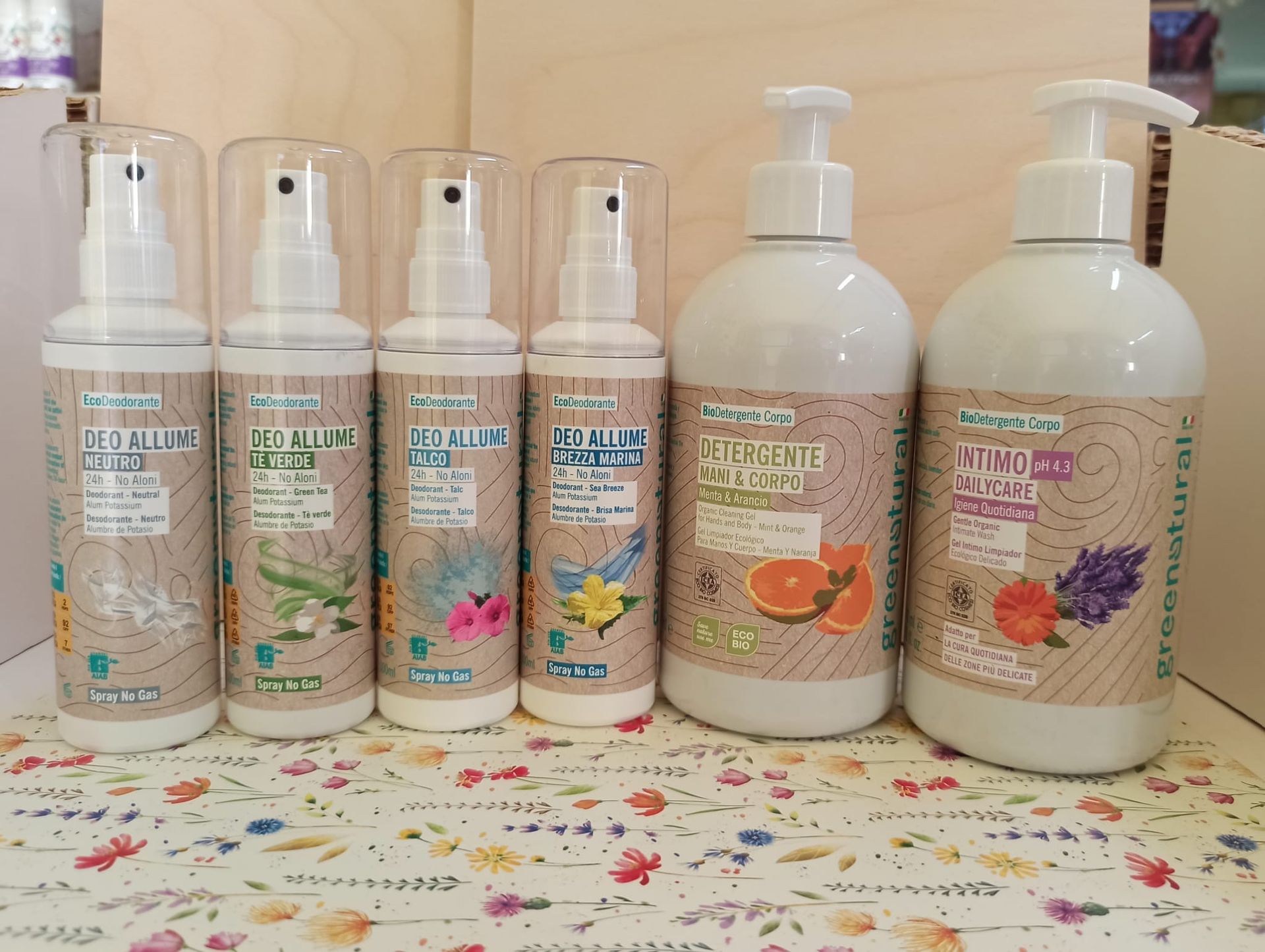 Greenatural linea Original da Airone a Poggibonsi Siena. Bio detergenti ideali per l' uso quotidiano di tutta la famiglia. Con certificazioni Eco Bio Cosmesi e Cosmesi Naturale Icea.
Deodoranti spray, detergente mani e corpo, detergente intimo.