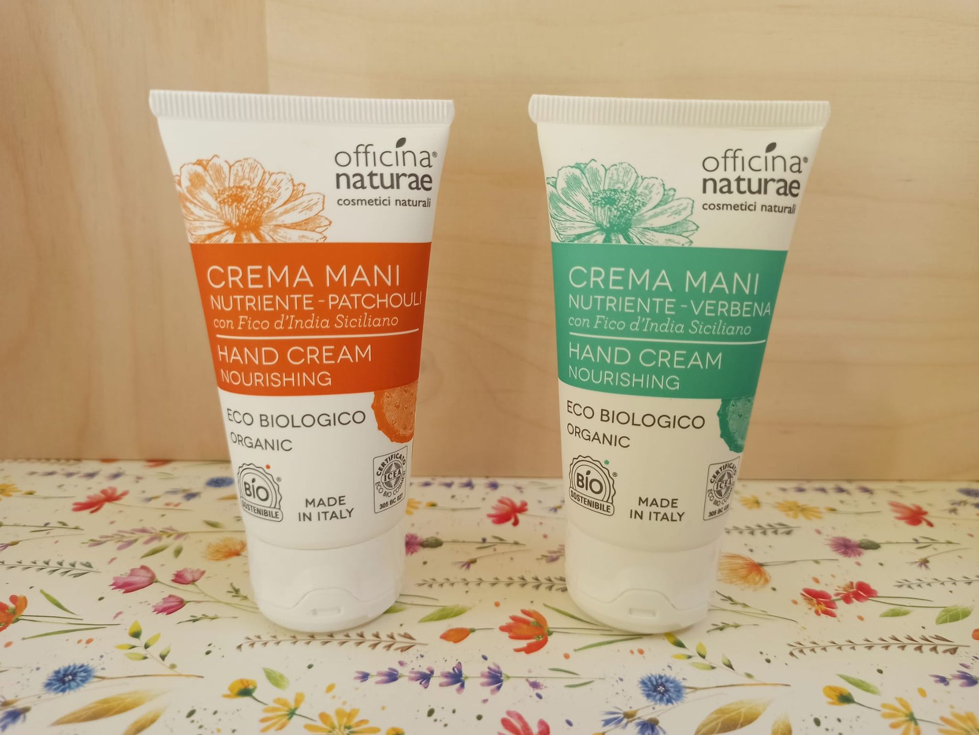 Officina Naturae linea Innovativi da Airone a Poggibonsi Siena. avanzati cosmetici concentrati con dito complessi biologici italiani.
Crema mani.