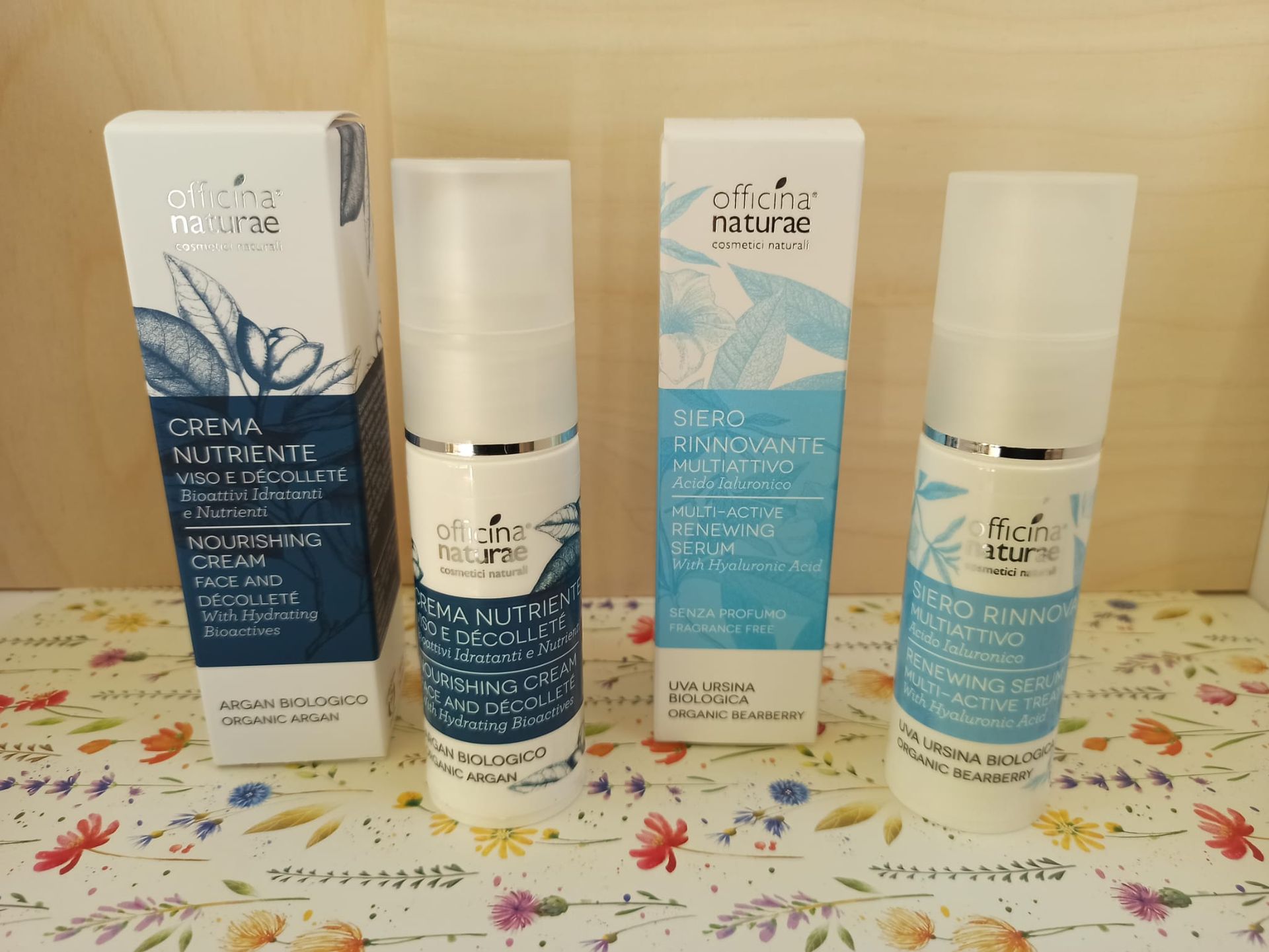 Officina Naturae linea Innovativi da Airone a Poggibonsi Siena. avanzati cosmetici concentrati con dito complessi biologici italiani.
Crema nutriente viso e siero rinnovante multiattivo.